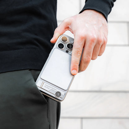 Magsafe - magnetic power bank with overheating protection