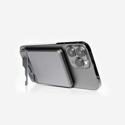 Magsafe - magnetic power bank with overheating protection