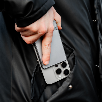 Magsafe - magnetic power bank with overheating protection