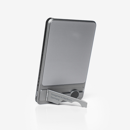 Magsafe - magnetic power bank with overheating protection